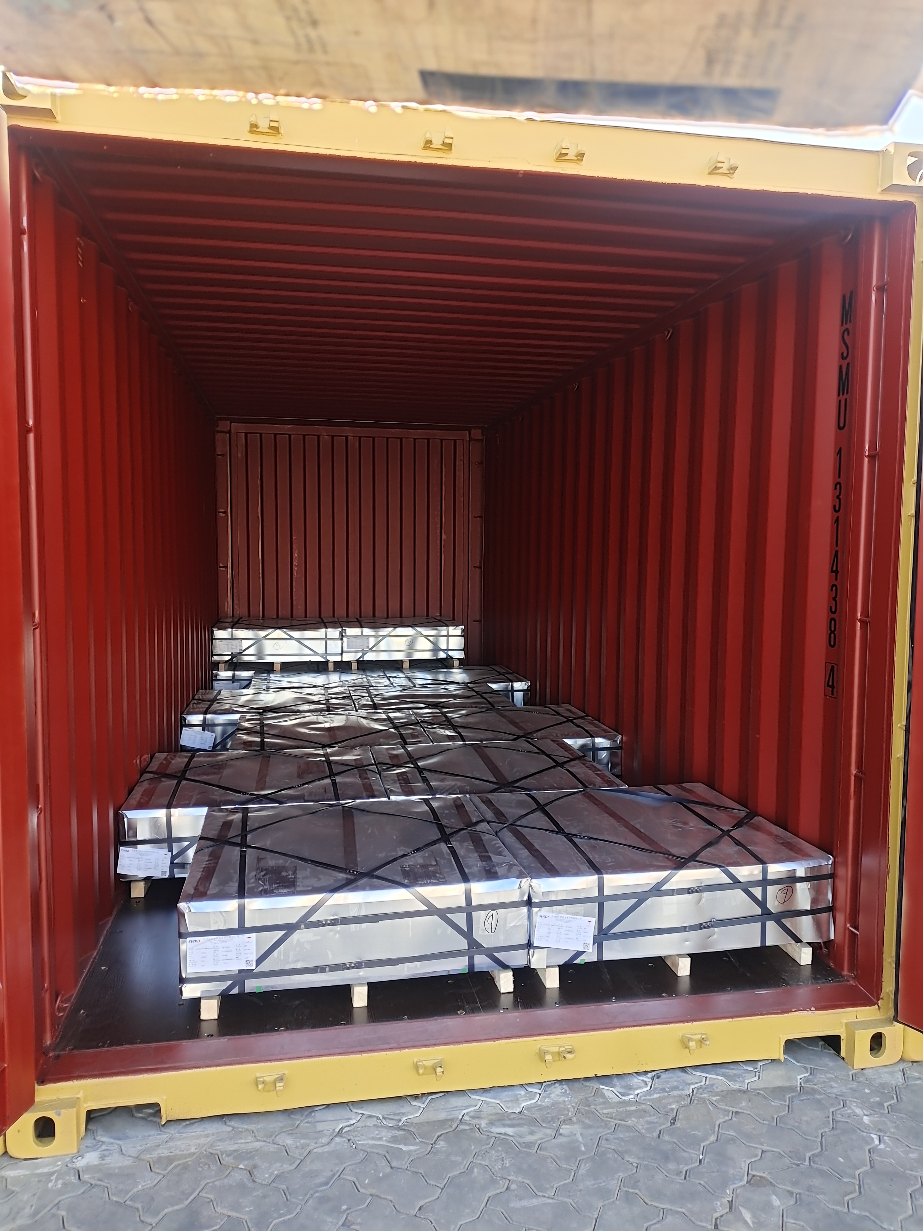 Printing and lacquering process on metal packaging